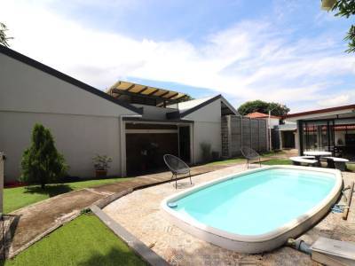 FOR SALE – Property with 3 Units, Pool & Spacious Lot in La Gu&aacute;cima, San Jose, Costa Rica
